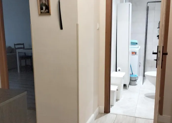 Night Host Trzebnicka 84 Free Parking